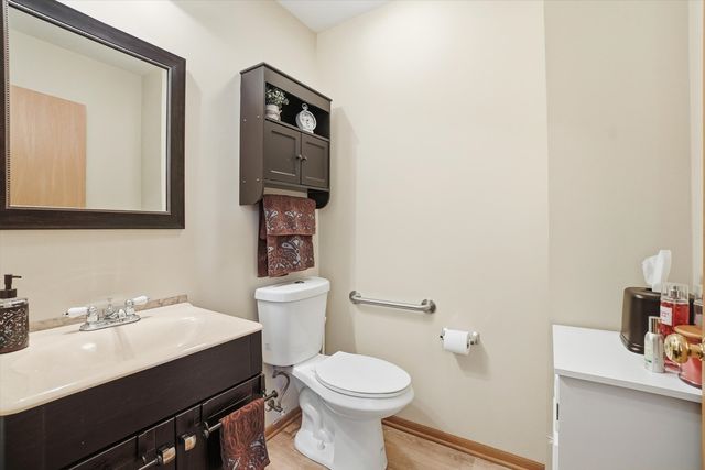 315 OGDEN FALLS Boulevard, Oswego, IL 60543