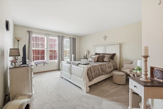 315 OGDEN FALLS Boulevard, Oswego, IL 60543