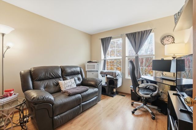 315 OGDEN FALLS Boulevard, Oswego, IL 60543