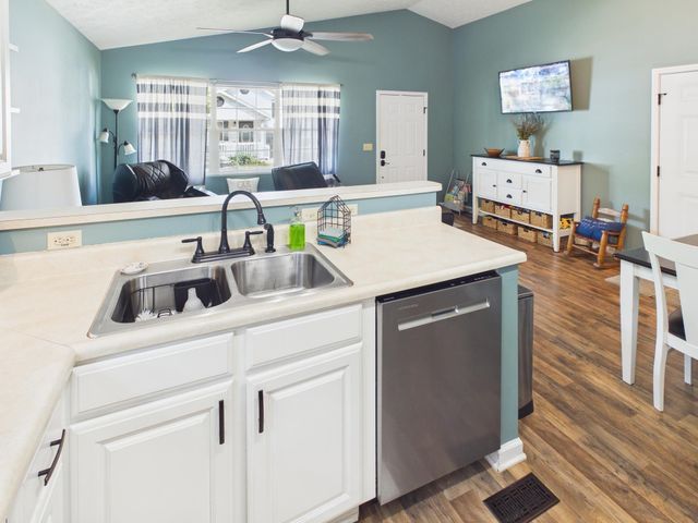 16 Sunwatch Drive, Huntington, WV 25705