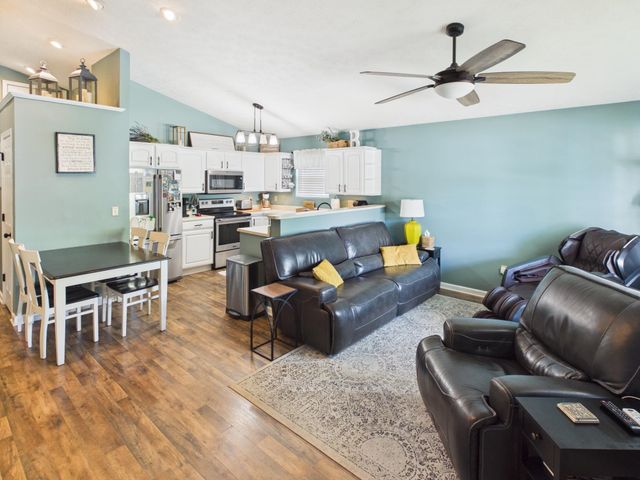 16 Sunwatch Drive, Huntington, WV 25705