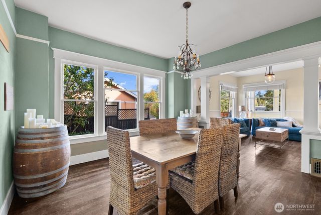 9615 57th Avenue S, Seattle, WA 98118