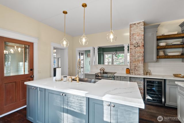 9615 57th Avenue S, Seattle, WA 98118