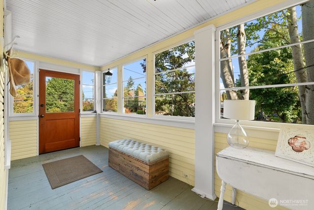 9615 57th Avenue S, Seattle, WA 98118