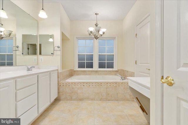 4110 CRAY DR, Warrenton, VA 20187