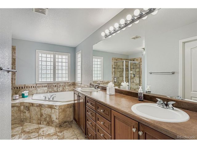 7463 S Biloxi Ct, Aurora, CO 80016