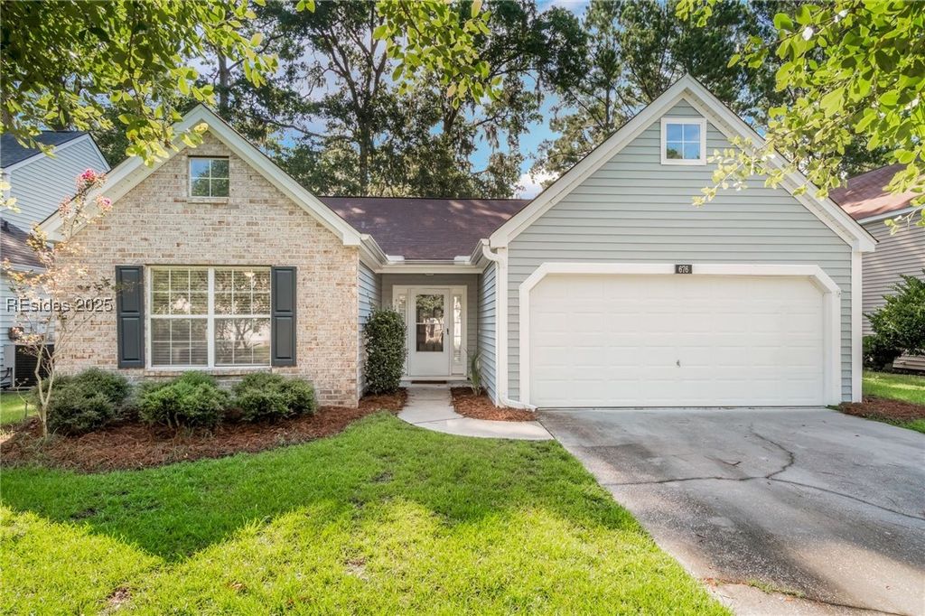 676 Farm Lake Dr, Bluffton, SC 29910