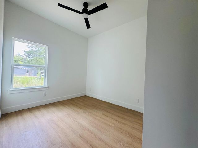 135 Road 5203, Cleveland, TX 77327