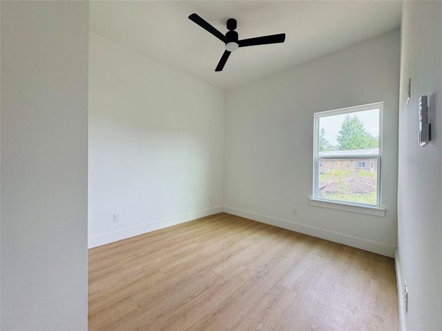 135 Road 5203, Cleveland, TX 77327