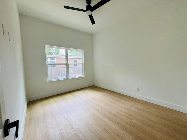 135 Road 5203, Cleveland, TX 77327