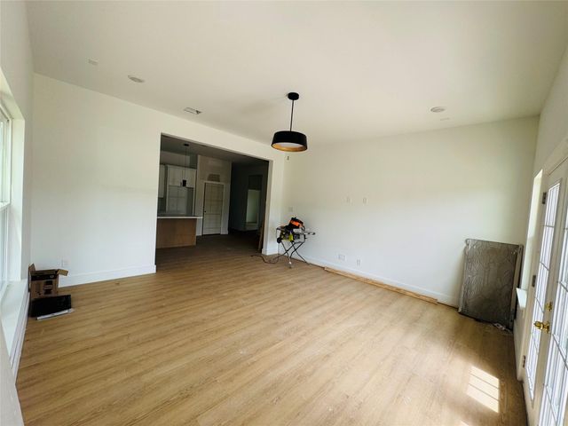 135 Road 5203, Cleveland, TX 77327