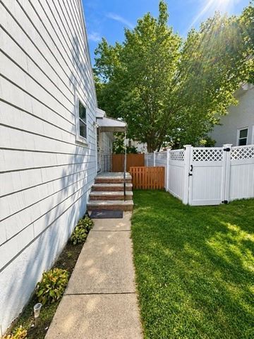 21-23 Pratt St 21, Melrose, MA 02176