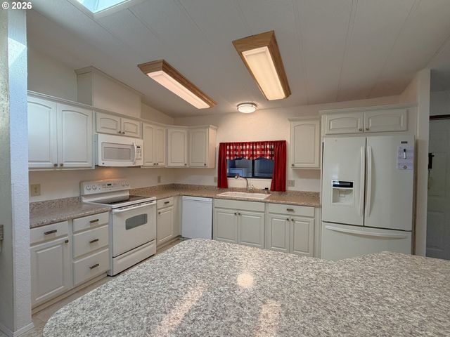 16063 DRIFTWOOD Ln 14, Brookings, OR 97415