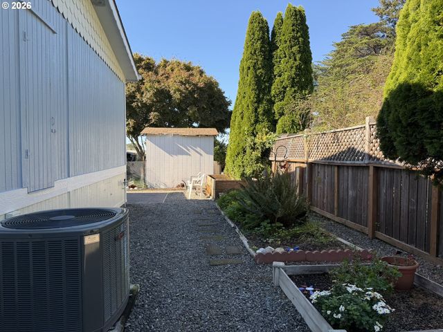 16063 DRIFTWOOD Ln 14, Brookings, OR 97415