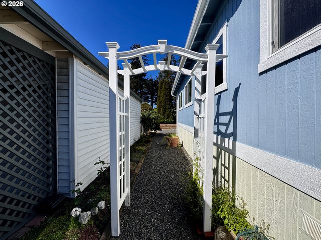 16063 DRIFTWOOD Ln 14, Brookings, OR 97415