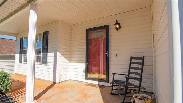 8 Kingscreek Drive, Greer, SC 29650