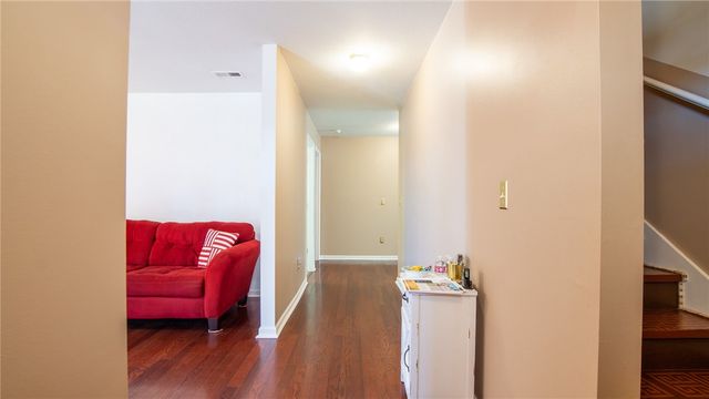 8 Kingscreek Drive, Greer, SC 29650