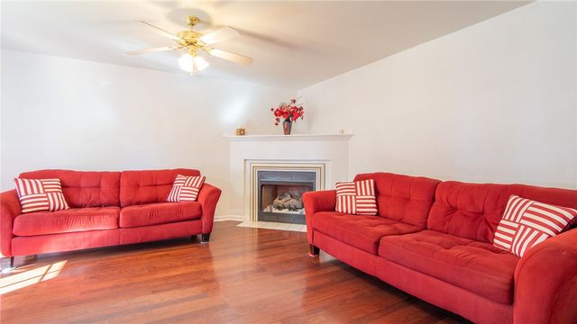 8 Kingscreek Drive, Greer, SC 29650