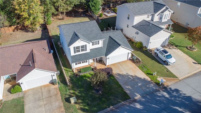 8 Kingscreek Drive, Greer, SC 29650