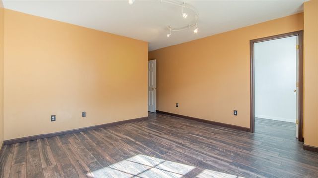 8 Kingscreek Drive, Greer, SC 29650