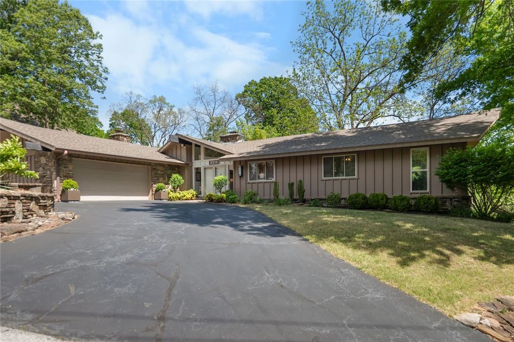 8308 Country Club Drive, Rogers, AR 72756