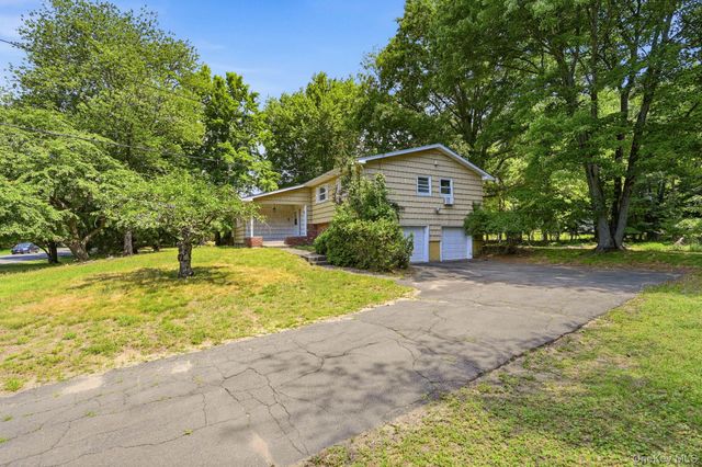 5 Flamingo Lane, Spring Valley, NY 10977