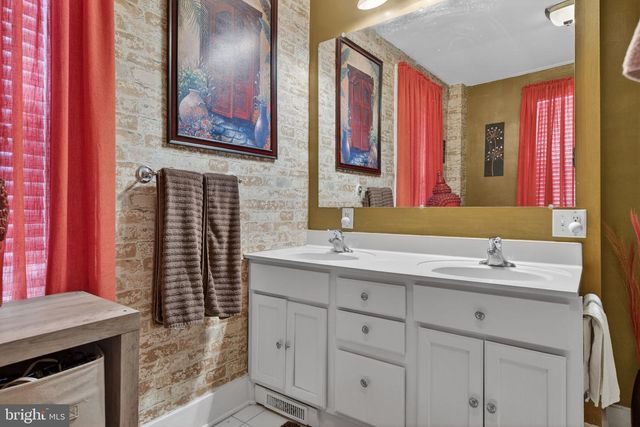 110 PEARL ST, Lancaster, PA 17603