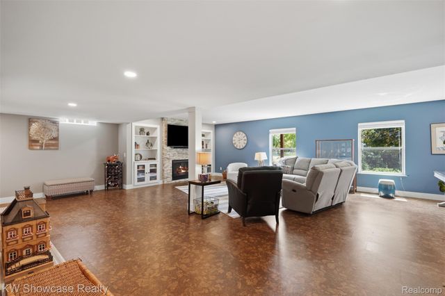 2265 Brigantine, Commerce Charter Township, MI 48382