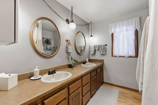 1686 NE Negus Way, Redmond, OR 97756