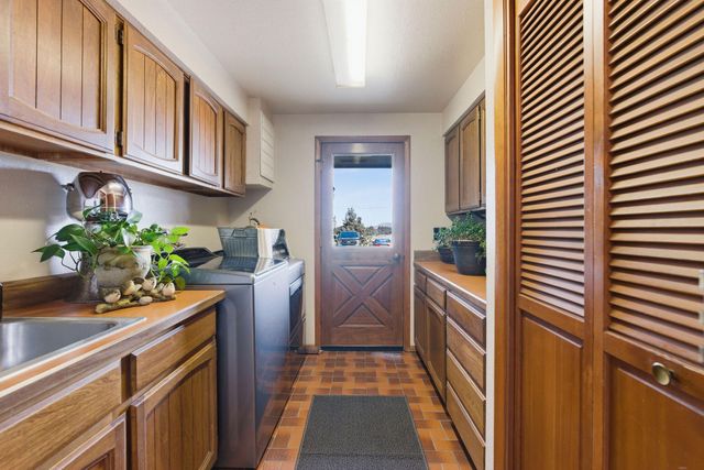 1686 NE Negus Way, Redmond, OR 97756