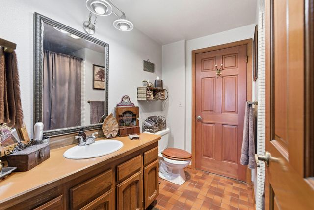 1686 NE Negus Way, Redmond, OR 97756