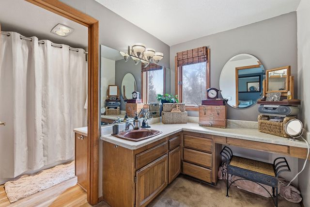 1686 NE Negus Way, Redmond, OR 97756