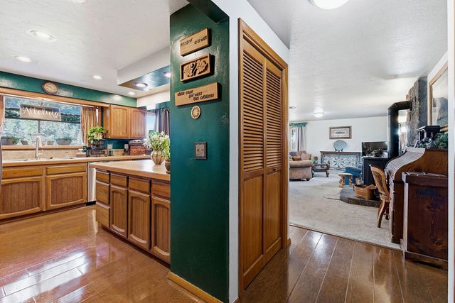 1686 NE Negus Way, Redmond, OR 97756