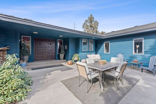 1686 NE Negus Way, Redmond, OR 97756