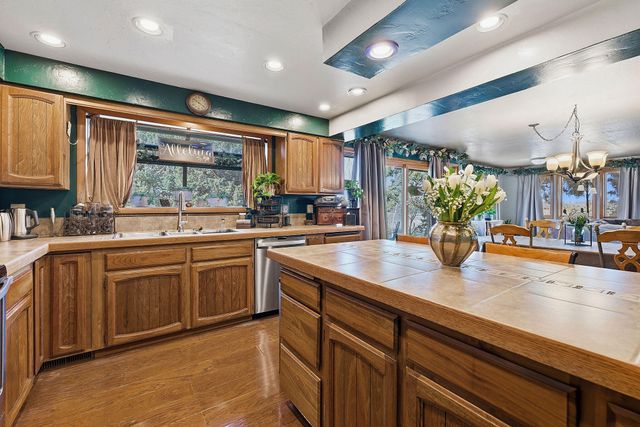 1686 NE Negus Way, Redmond, OR 97756