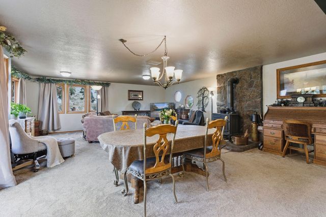 1686 NE Negus Way, Redmond, OR 97756