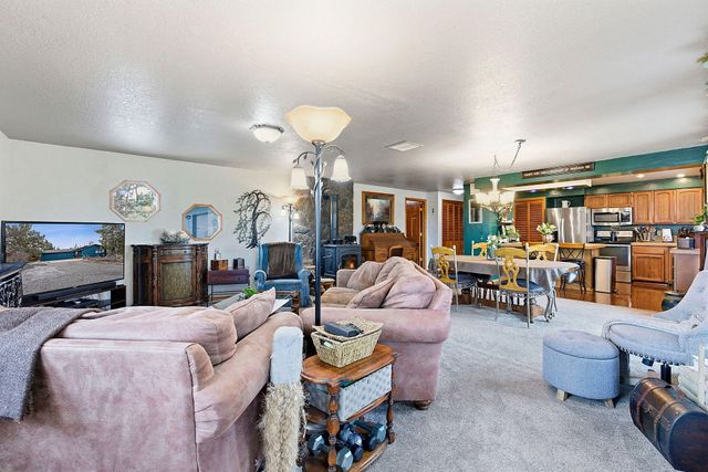 1686 NE Negus Way, Redmond, OR 97756