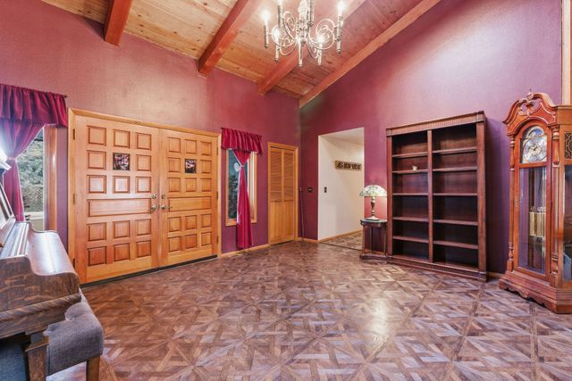 1686 NE Negus Way, Redmond, OR 97756