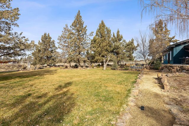 1686 NE Negus Way, Redmond, OR 97756