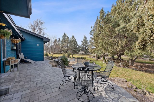 1686 NE Negus Way, Redmond, OR 97756