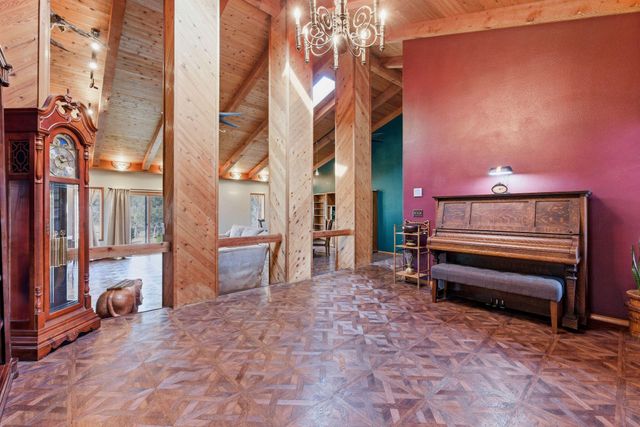 1686 NE Negus Way, Redmond, OR 97756