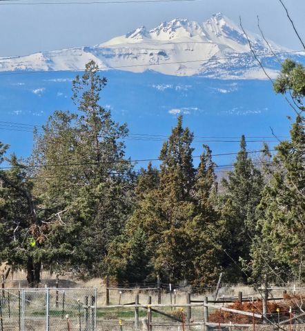 1686 NE Negus Way, Redmond, OR 97756