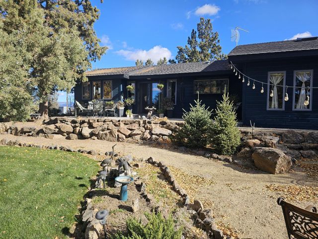 1686 NE Negus Way, Redmond, OR 97756