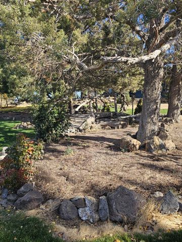 1686 NE Negus Way, Redmond, OR 97756