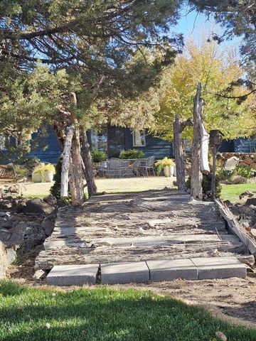 1686 NE Negus Way, Redmond, OR 97756