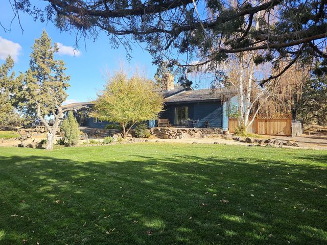 1686 NE Negus Way, Redmond, OR 97756