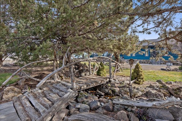 1686 NE Negus Way, Redmond, OR 97756