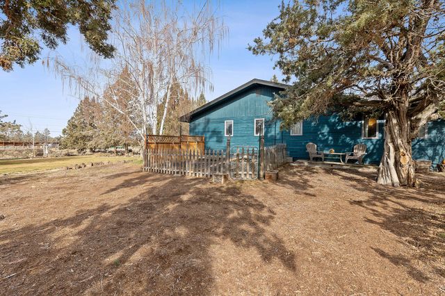 1686 NE Negus Way, Redmond, OR 97756