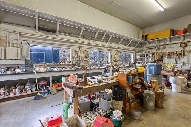 1686 NE Negus Way, Redmond, OR 97756