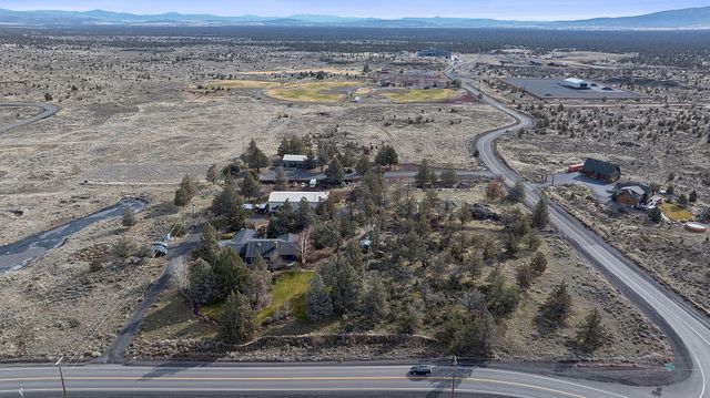 1686 NE Negus Way, Redmond, OR 97756